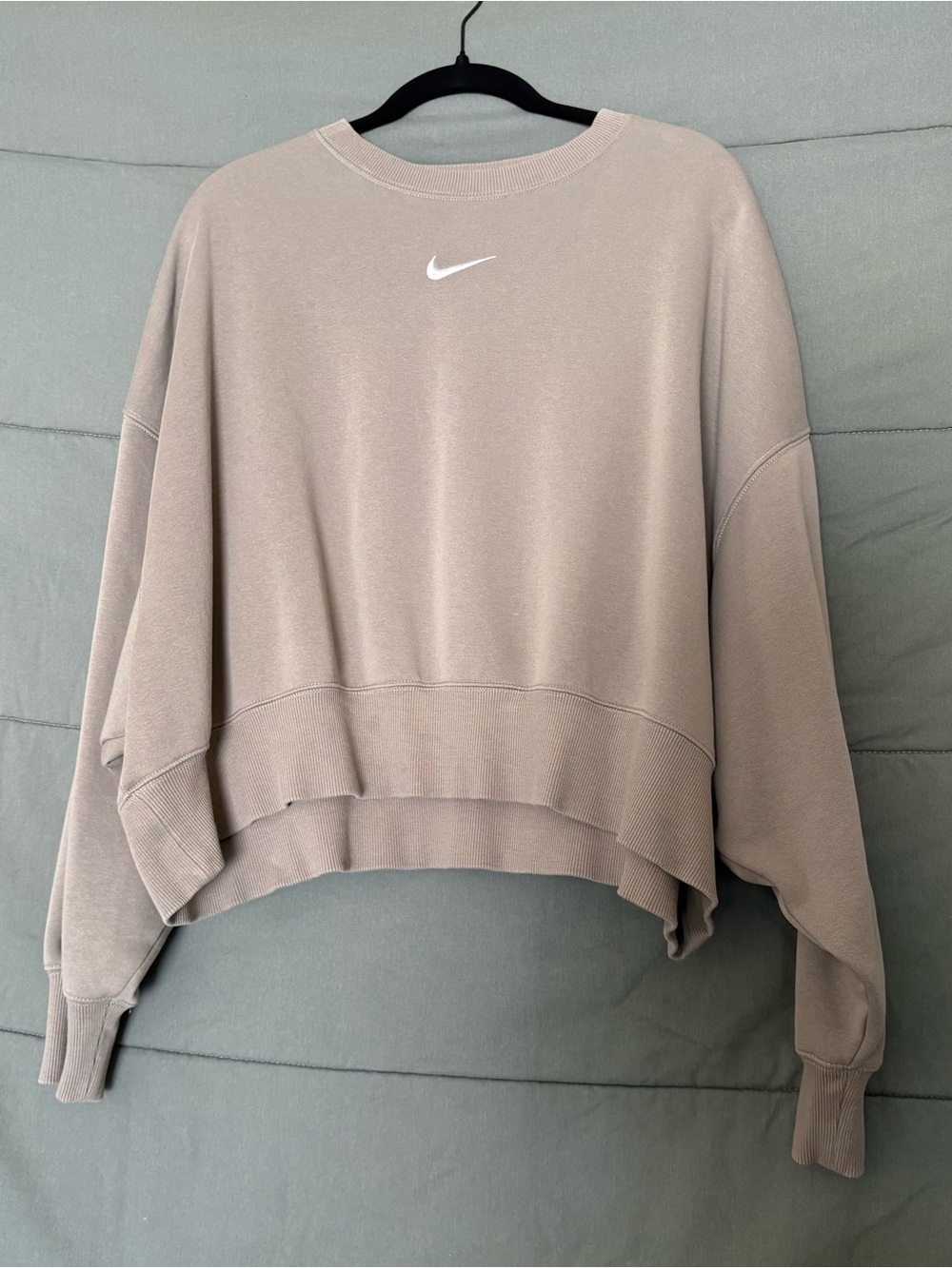 Nike Phoenix Fleece Sage
Women's Over-Oversized Crew-Neck Sweatshirt Size Medium